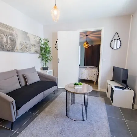Sejour A La Maisonnette Melunaise Apartment